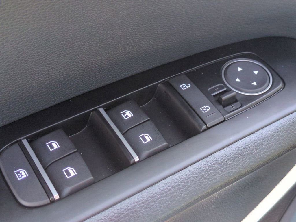 Used 2024 Kia Soul GT-Line FWD image 12
