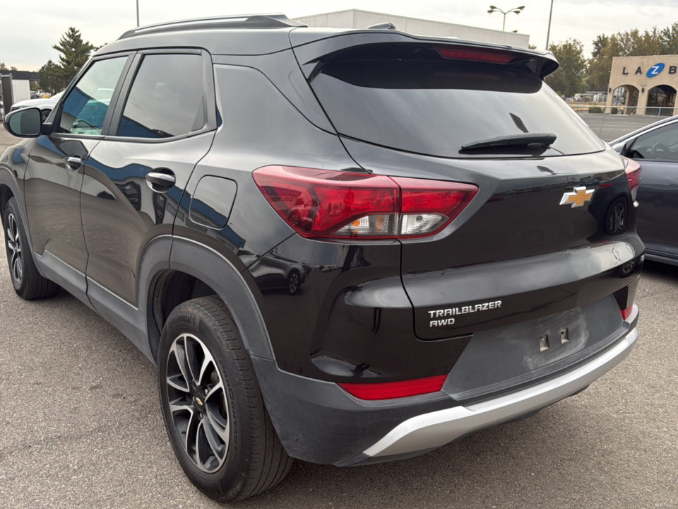 Used 2025 Chevrolet TrailBlazer LT AWD/4WD image 3