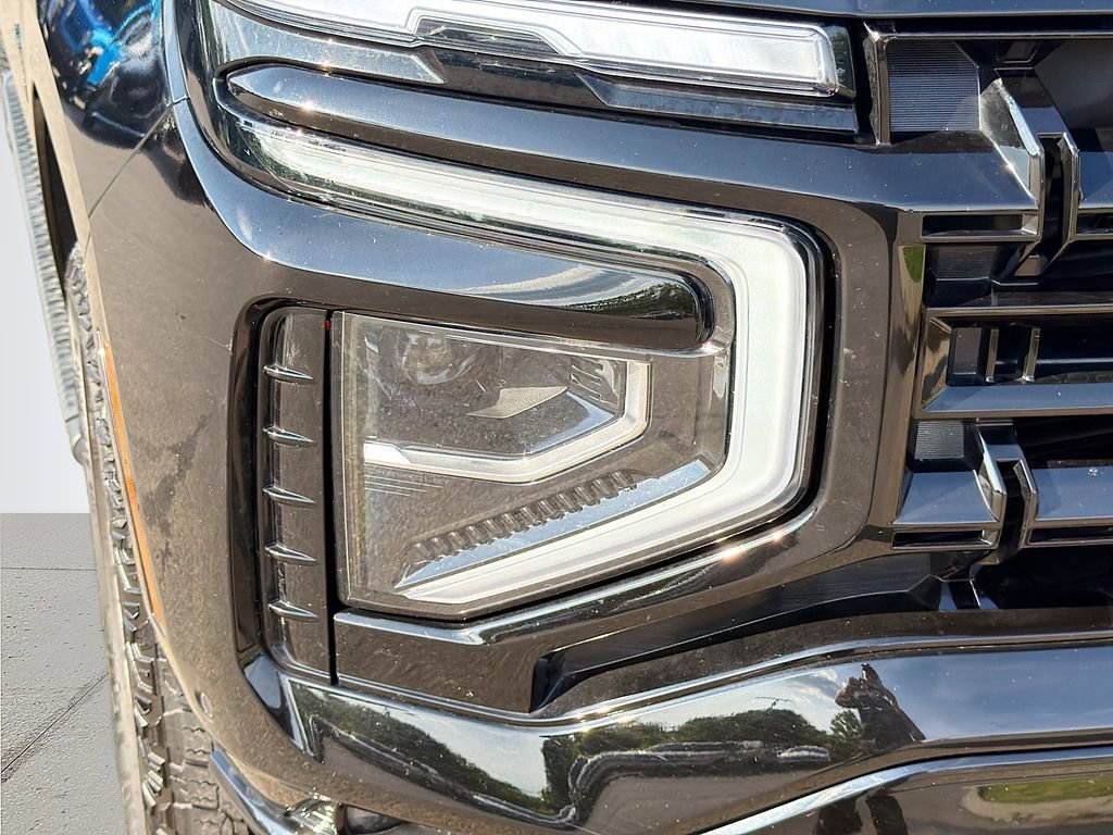 Used 2025 Chevrolet Suburban Z71 AWD/4WD image 10