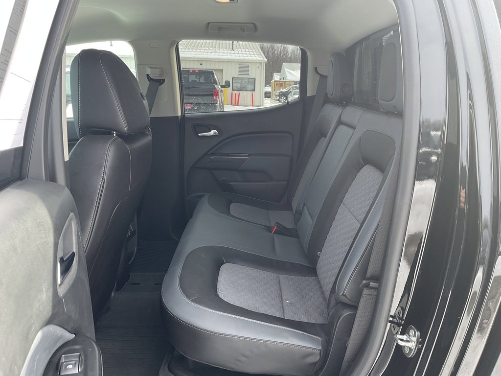 Used 2022 Chevrolet Colorado Z71 w/ Z71 Midnight Edition image 9