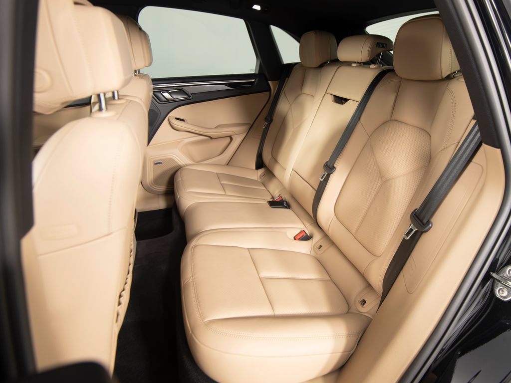 Certified 2026 Porsche Macan AWD/4WD image 37