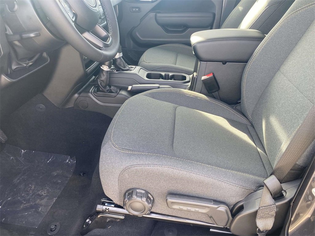 New 2025 Jeep Gladiator Sport image 14