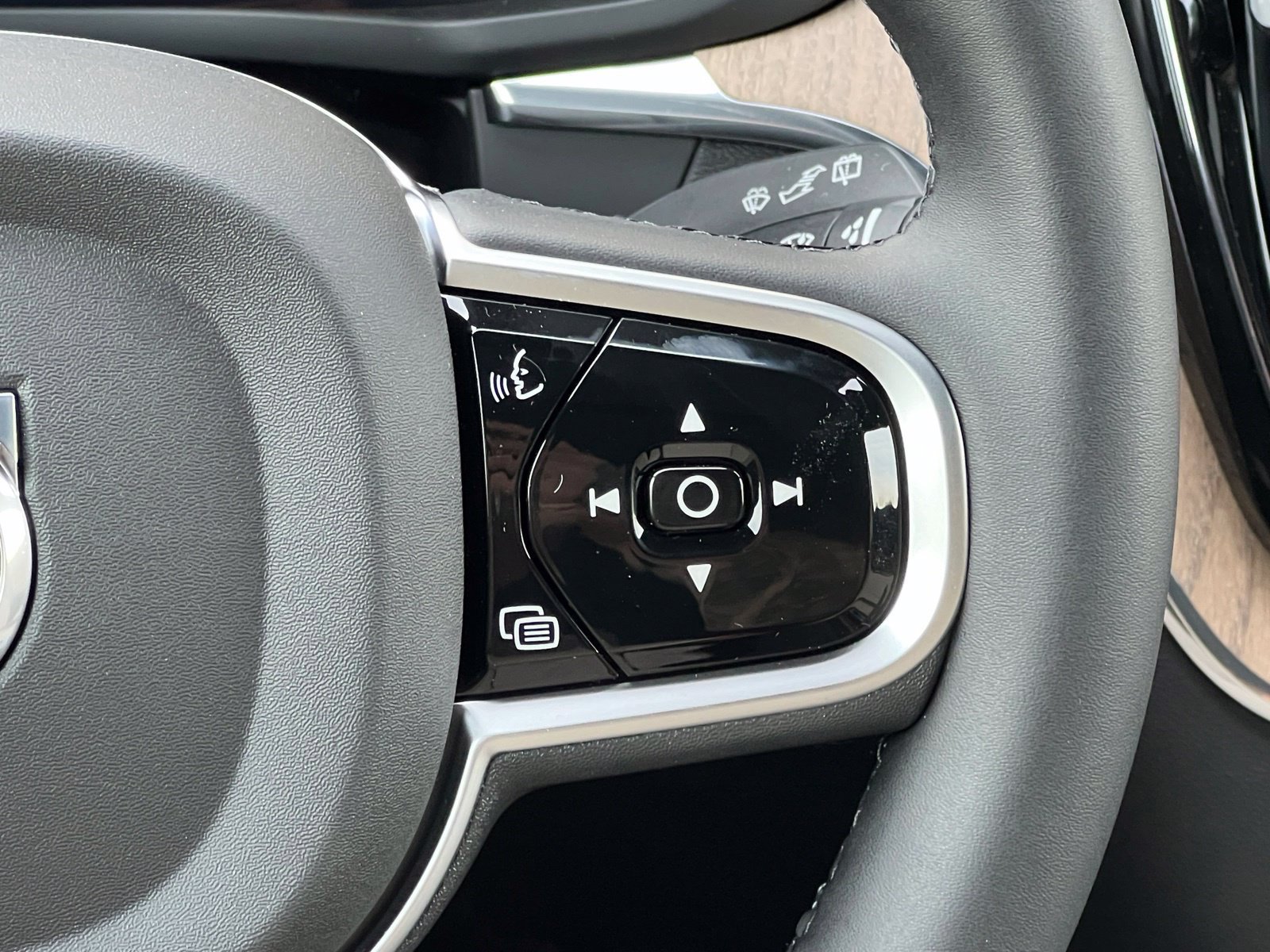 New 2027 Volvo XC60 B5 Plus AWD/4WD image 29