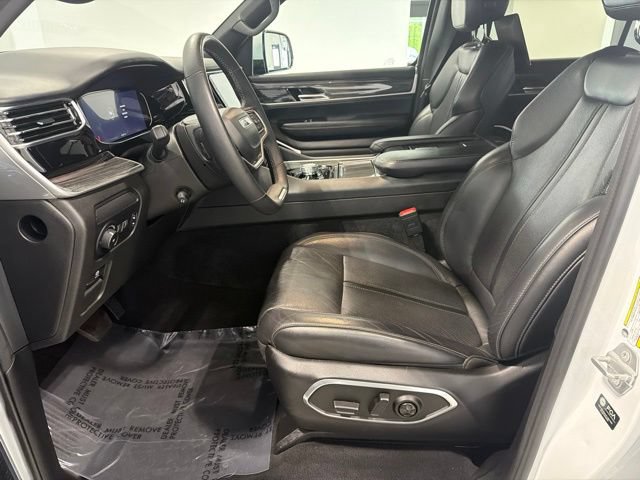Used 2022 Jeep Wagoneer Series III AWD/4WD image 10