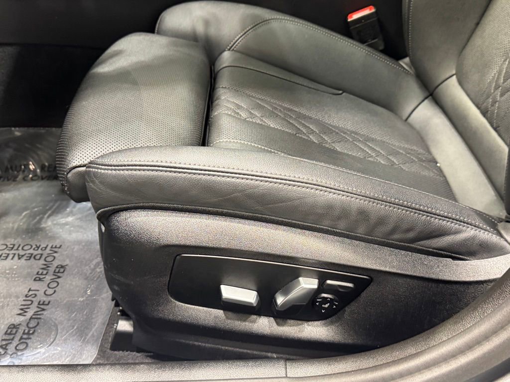 Used 2023 BMW 540i xDrive w/ Premium Package image 19