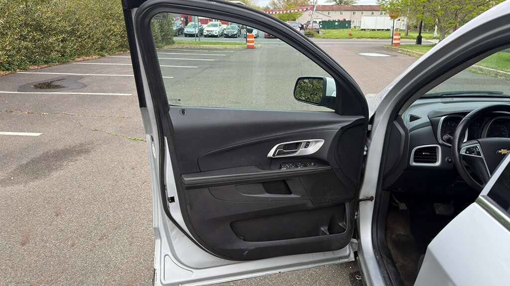 Used 2015 Chevrolet Equinox LT w/ Driver Convenience Package AWD/4WD image 18