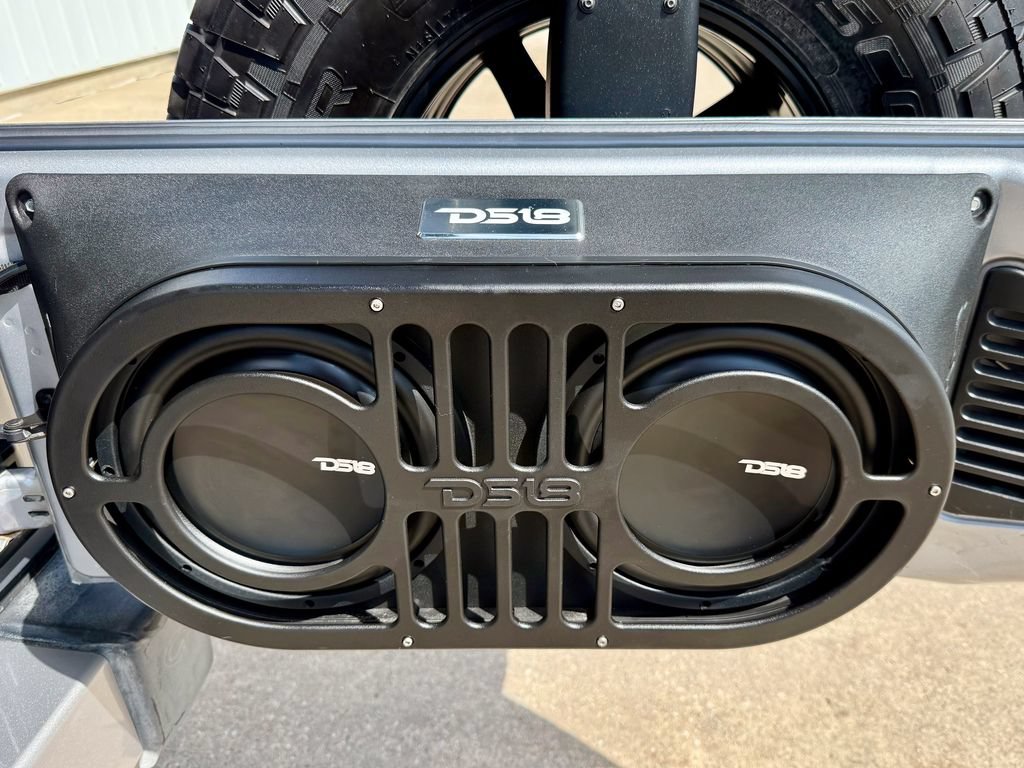 Used 2017 Jeep Wrangler Unlimited Sahara AWD/4WD image 18