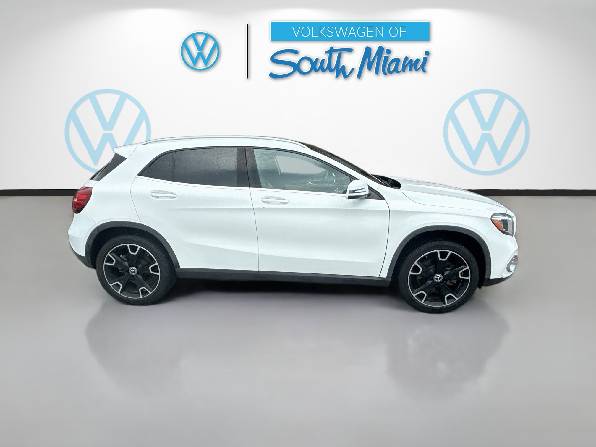Used 2020 Mercedes-Benz GLA 250 4MATIC w/ Premium Package image 8