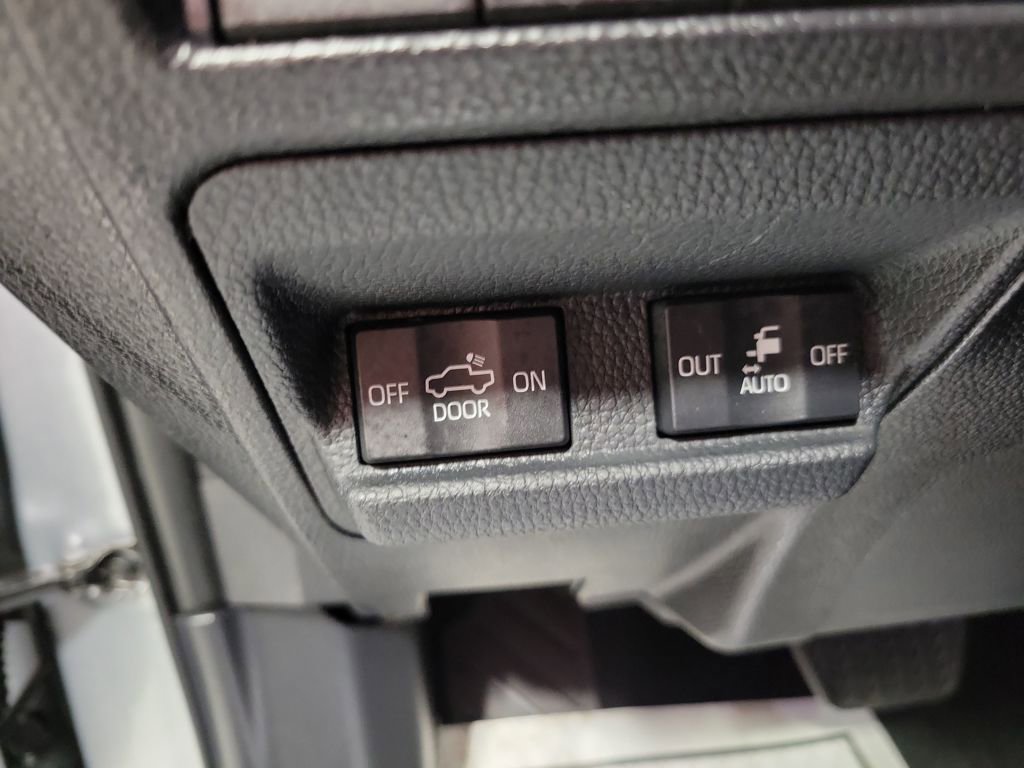 Used 2025 Toyota Tacoma Limited image 43