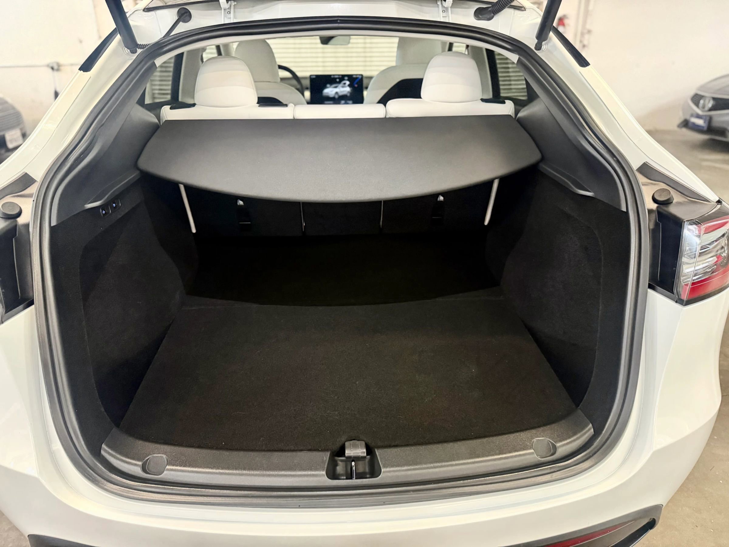 Used 2023 Tesla Model Y Long Range image 11