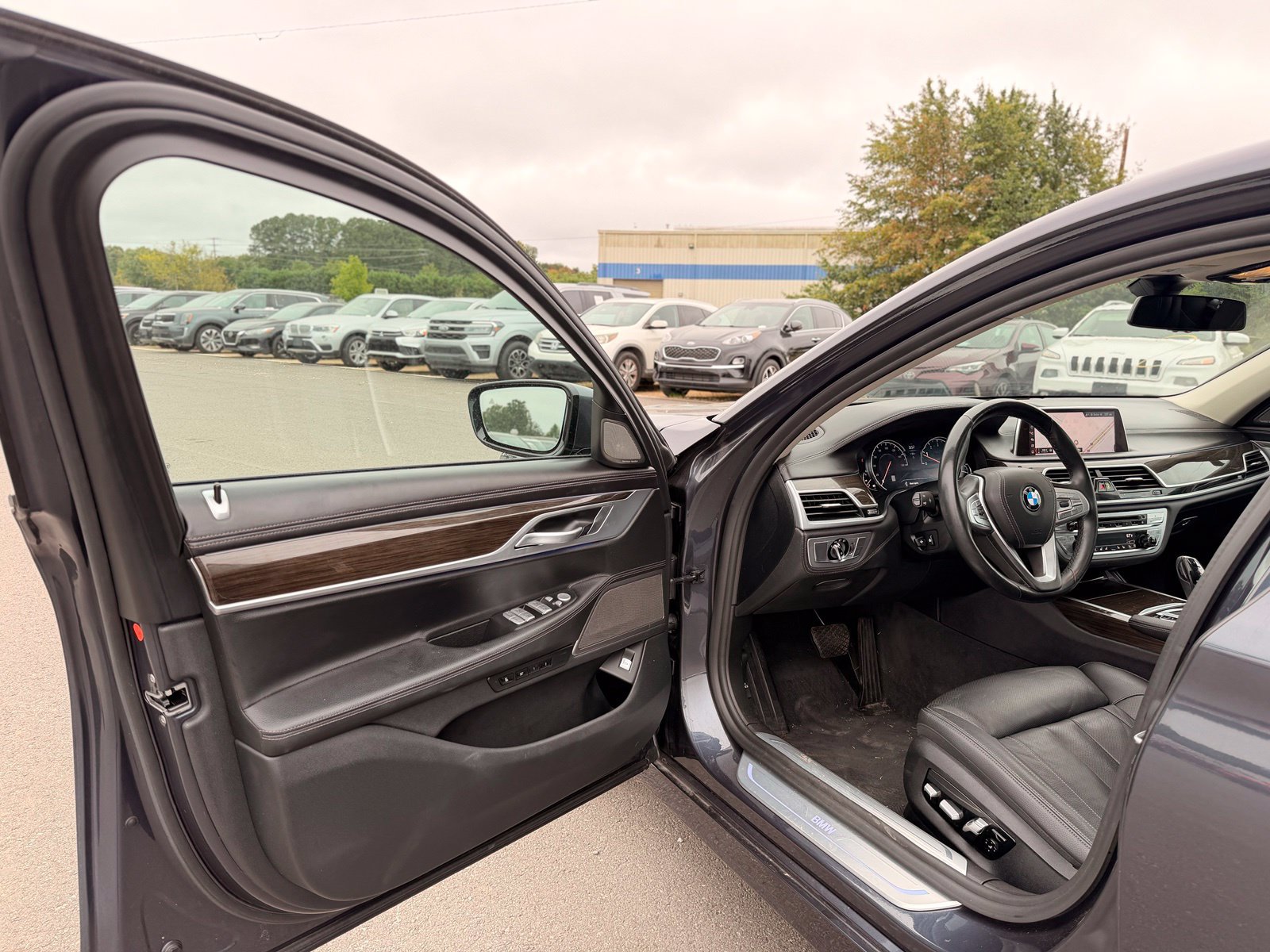 Used 2019 BMW 740i xDrive w/ Executive Package AWD/4WD image 23