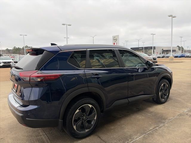 Used 2024 Nissan Rogue SV w/ SV Premium Package image 5