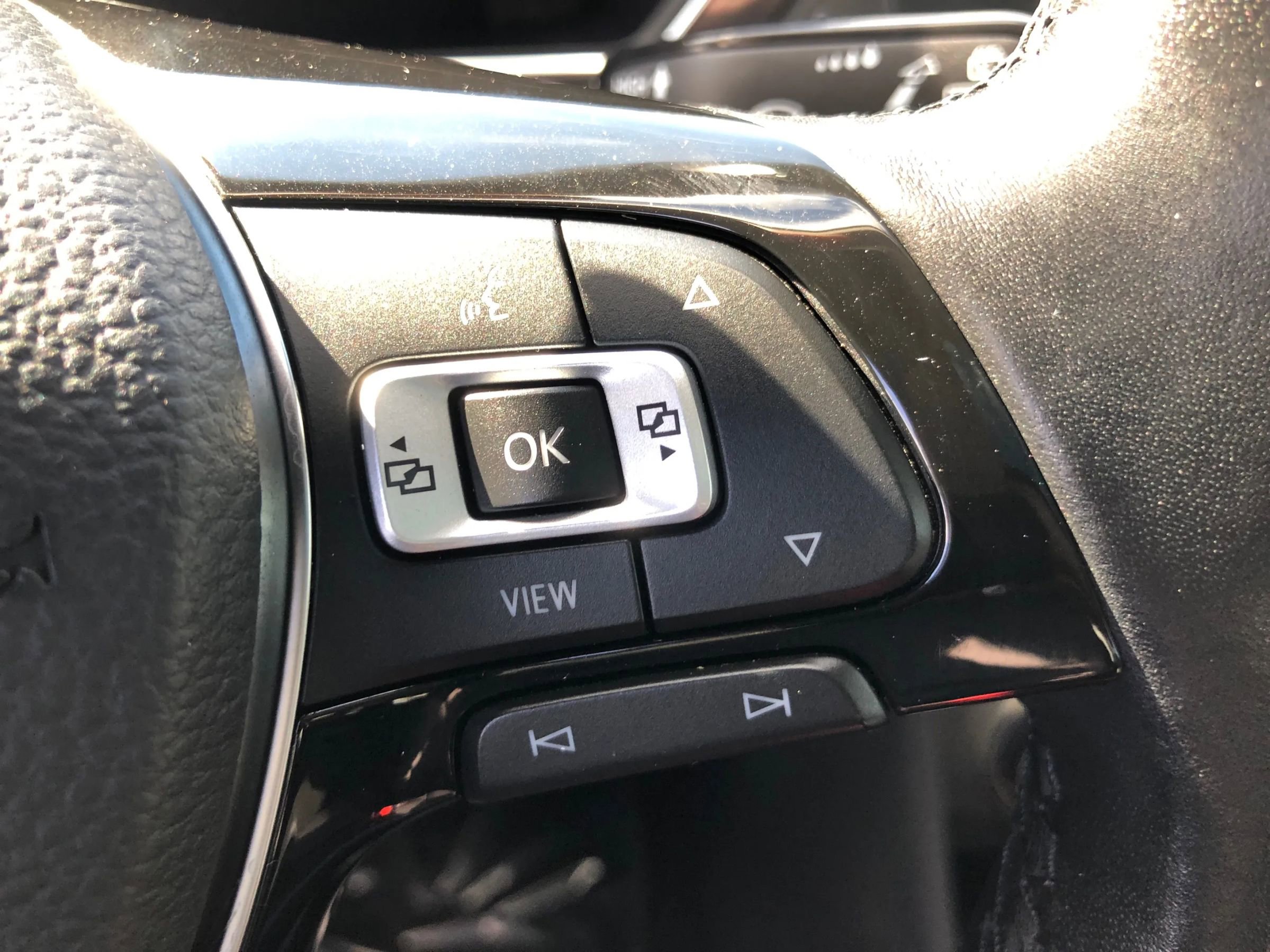 Used 2019 Volkswagen Tiguan SEL image 29