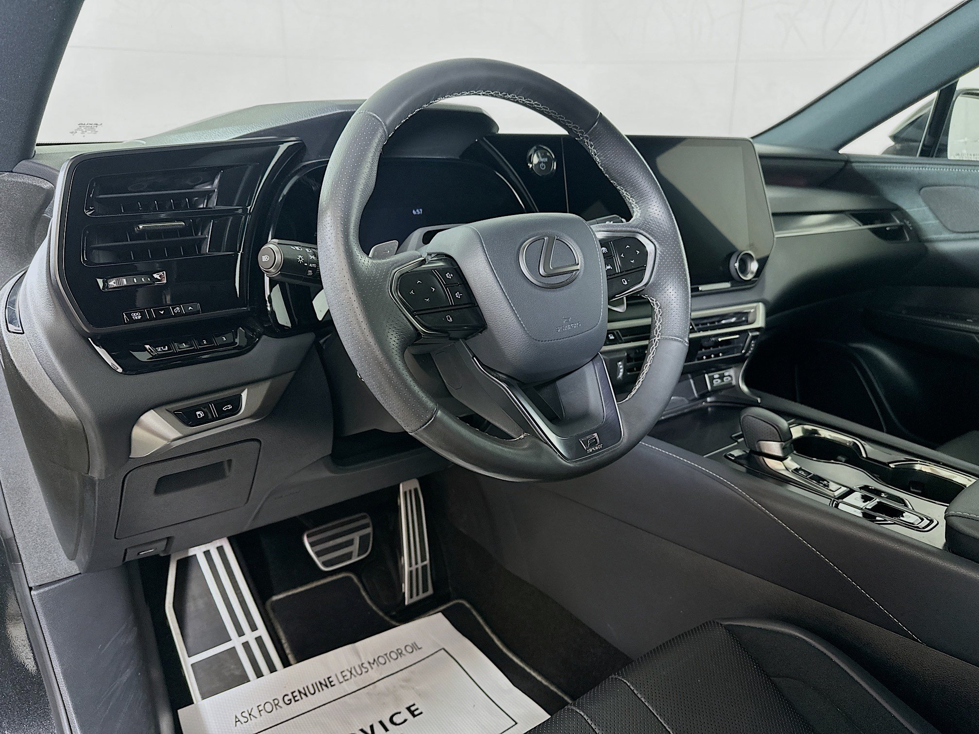 Certified 2024 Lexus RX 500h F Sport w/ Convenience Package AWD/4WD image 9