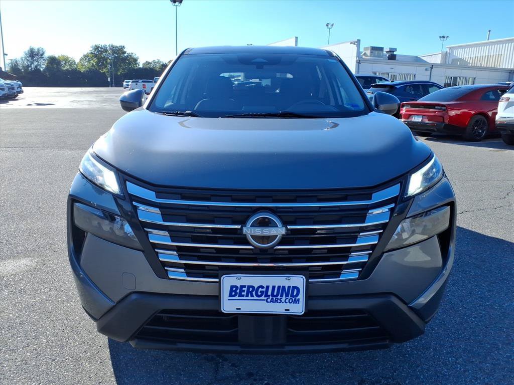 Used 2024 Nissan Rogue SV FWD image 9