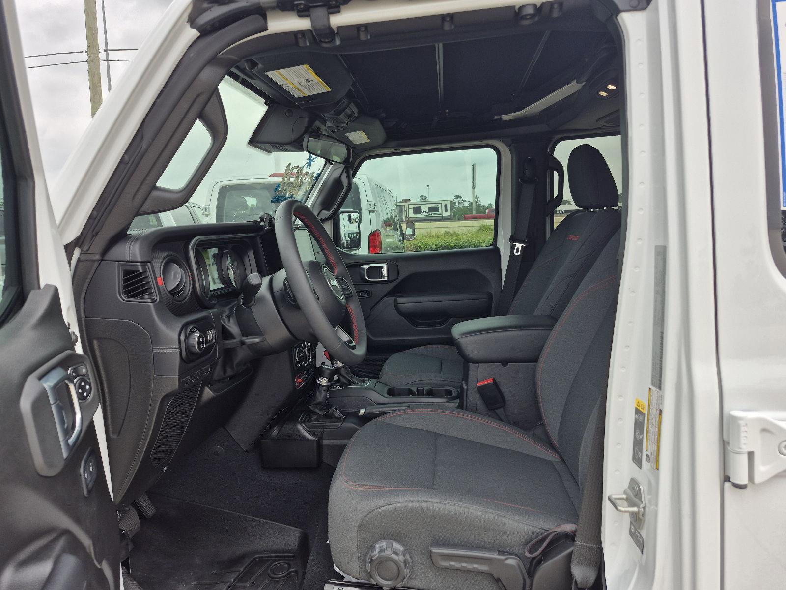 Used 2024 Jeep Gladiator Rubicon AWD/4WD image 2