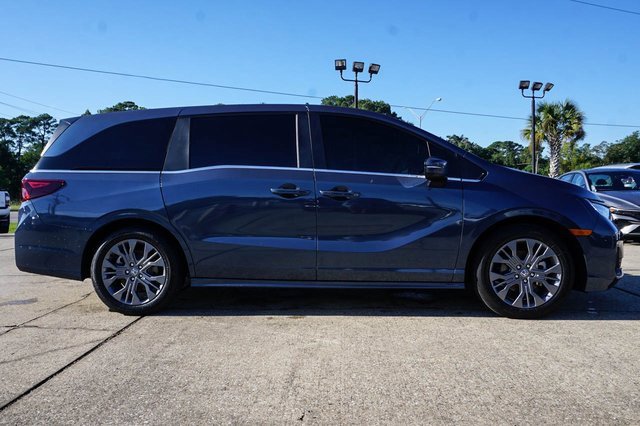 Used 2025 Honda Odyssey Touring image 3