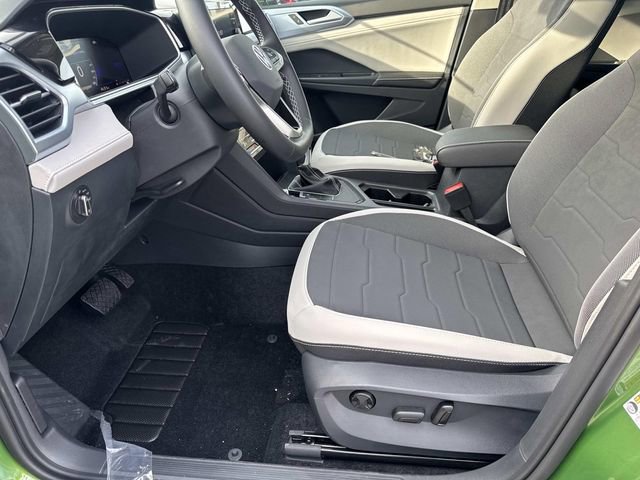 New 2025 Volkswagen Taos SE image 13