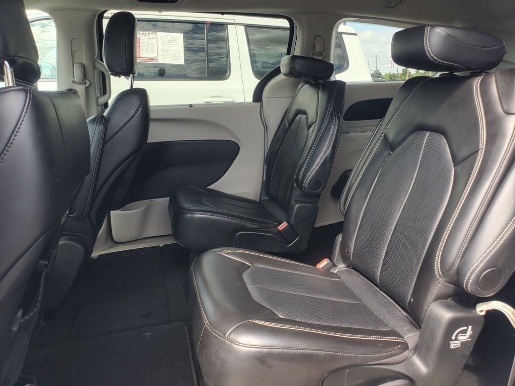 Used 2024 Chrysler Pacifica Touring-L FWD image 26