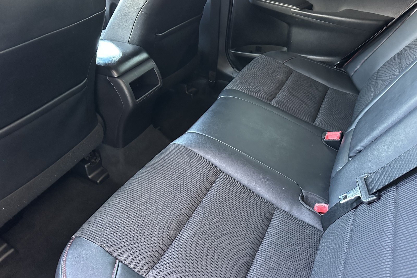 Used 2017 Toyota Camry SE FWD image 12