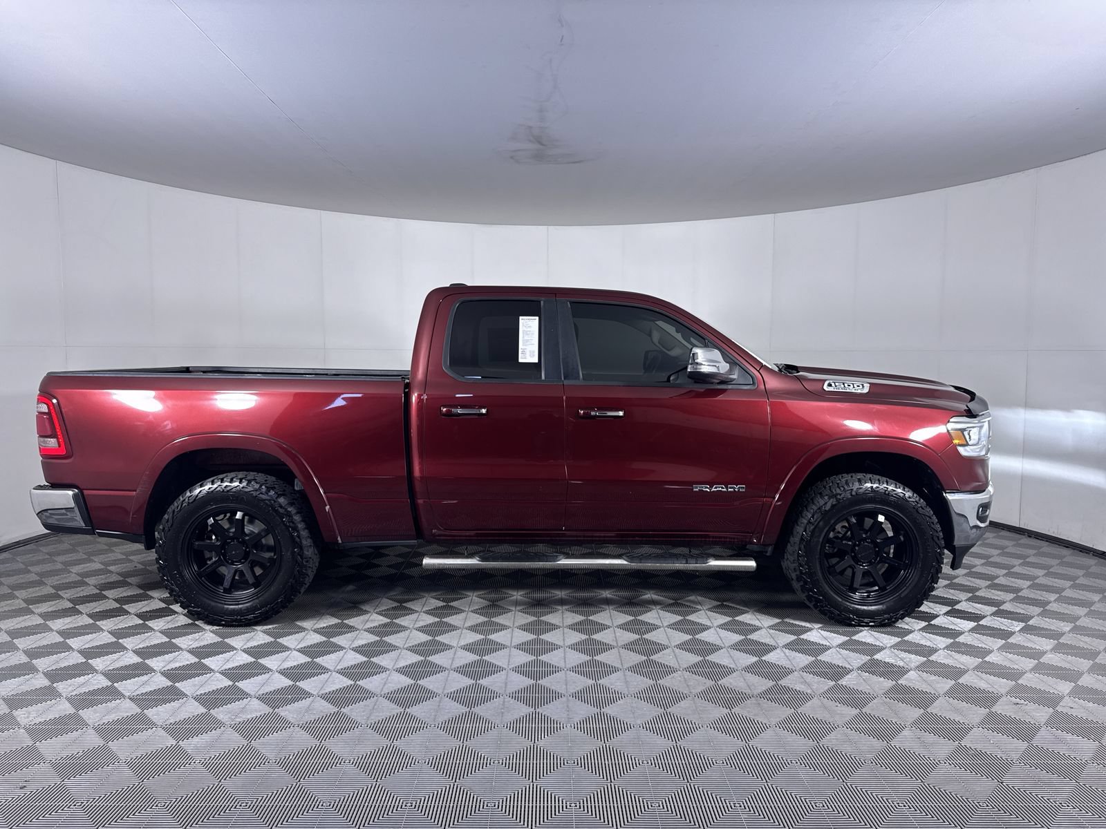 Used 2019 RAM 1500 Laramie AWD/4WD image 10