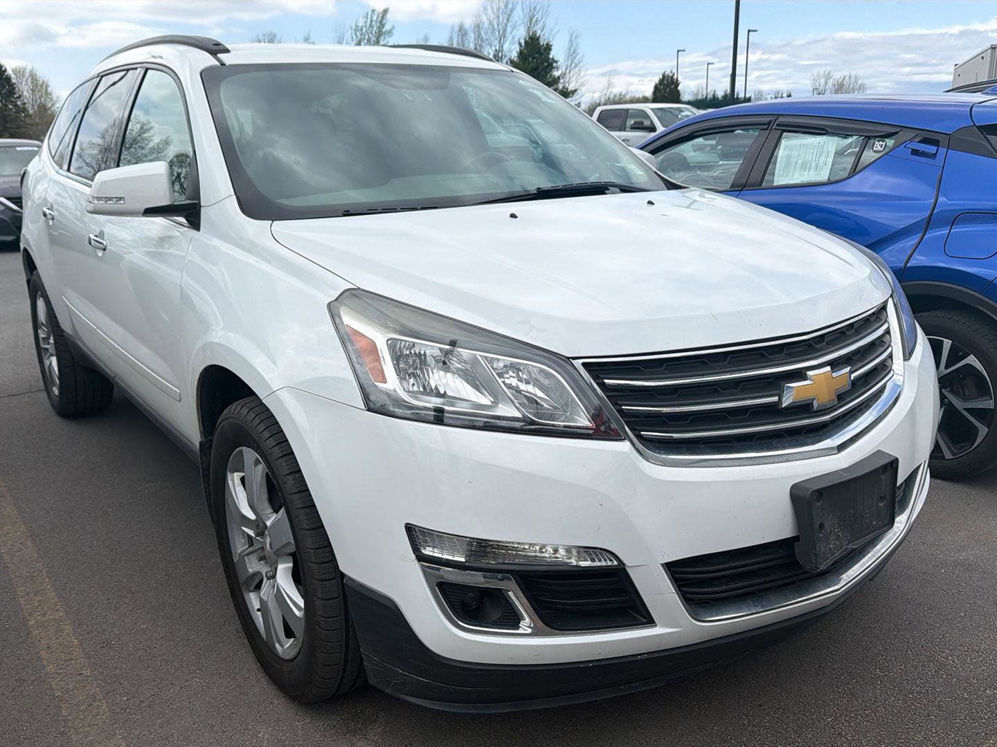 Used 2016 Chevrolet Traverse LT w/ Style and Technology Package FWD image 3
