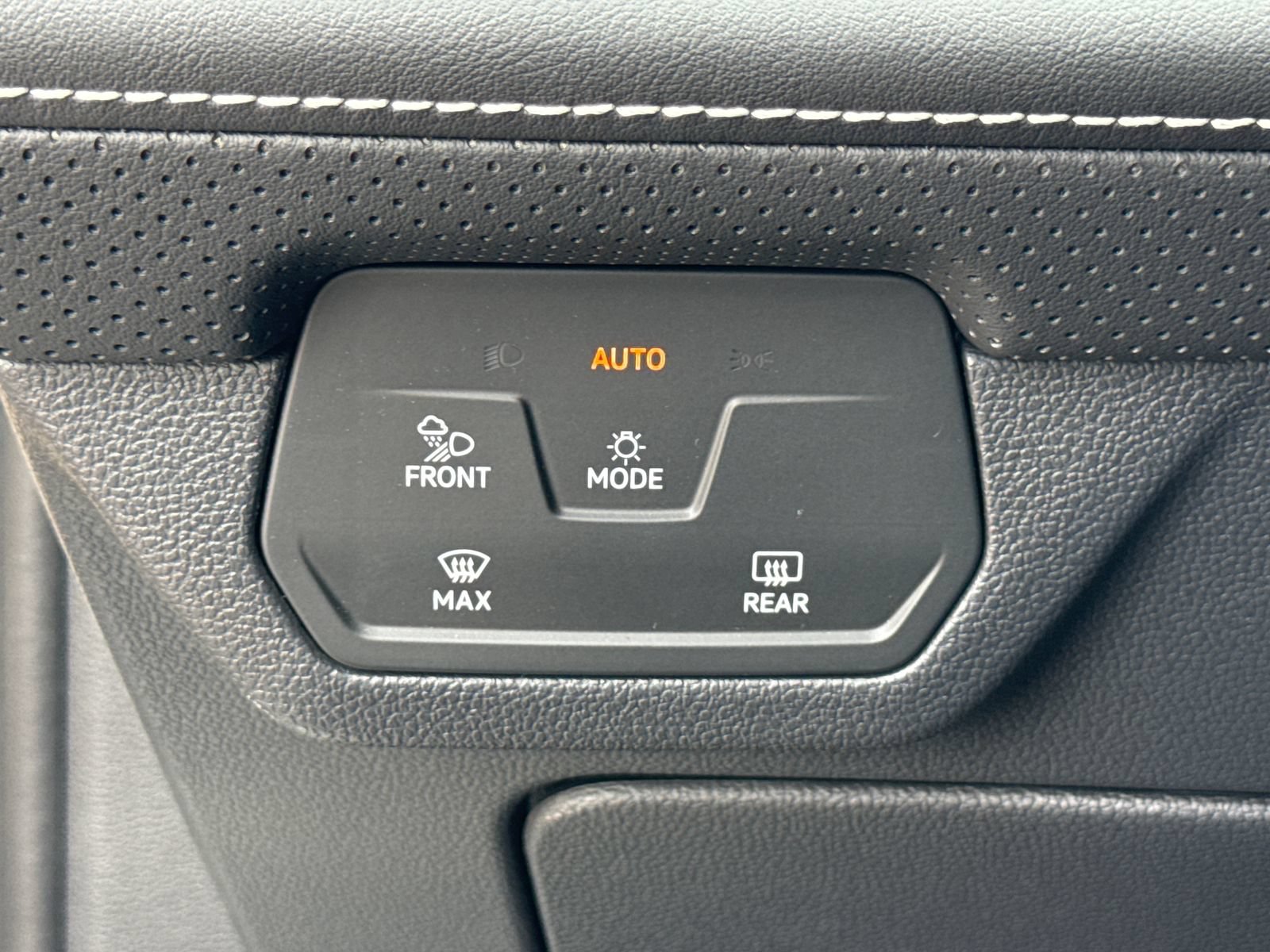 Certified 2026 Volkswagen Atlas SEL AWD/4WD image 32