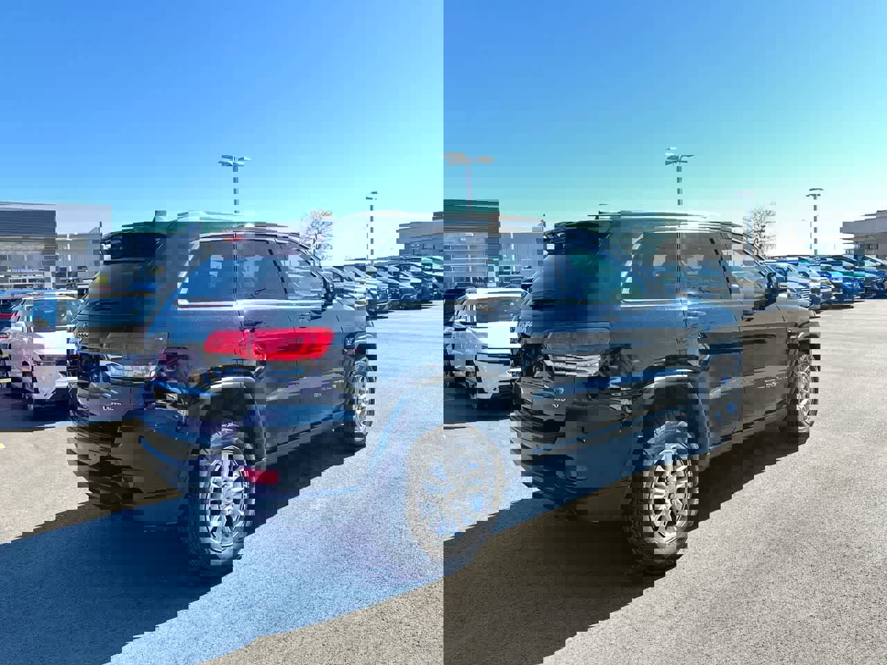 Used 2018 Jeep Grand Cherokee Laredo image 13