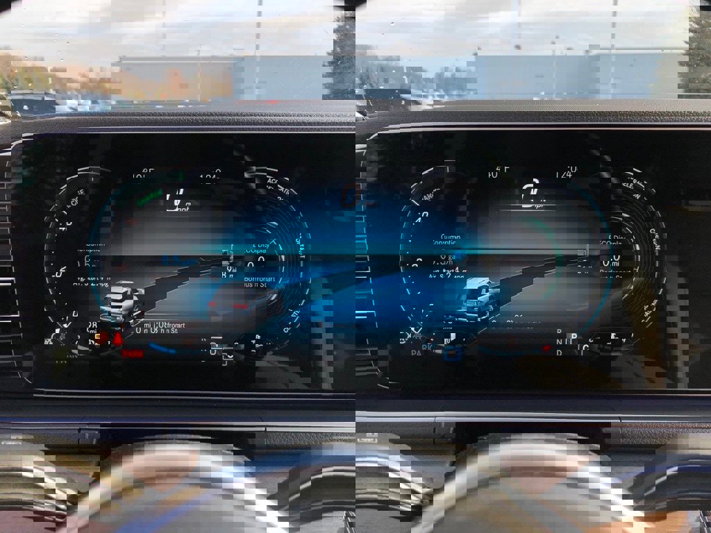 Used 2022 Mercedes-Benz GLE 350 4MATIC w/ Premium Package image 21