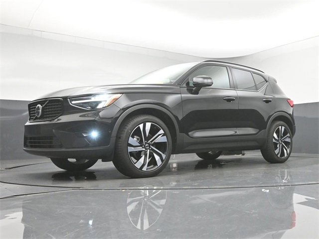 Used 2024 Volvo XC40 B5 Plus w/ Climate Package image 41