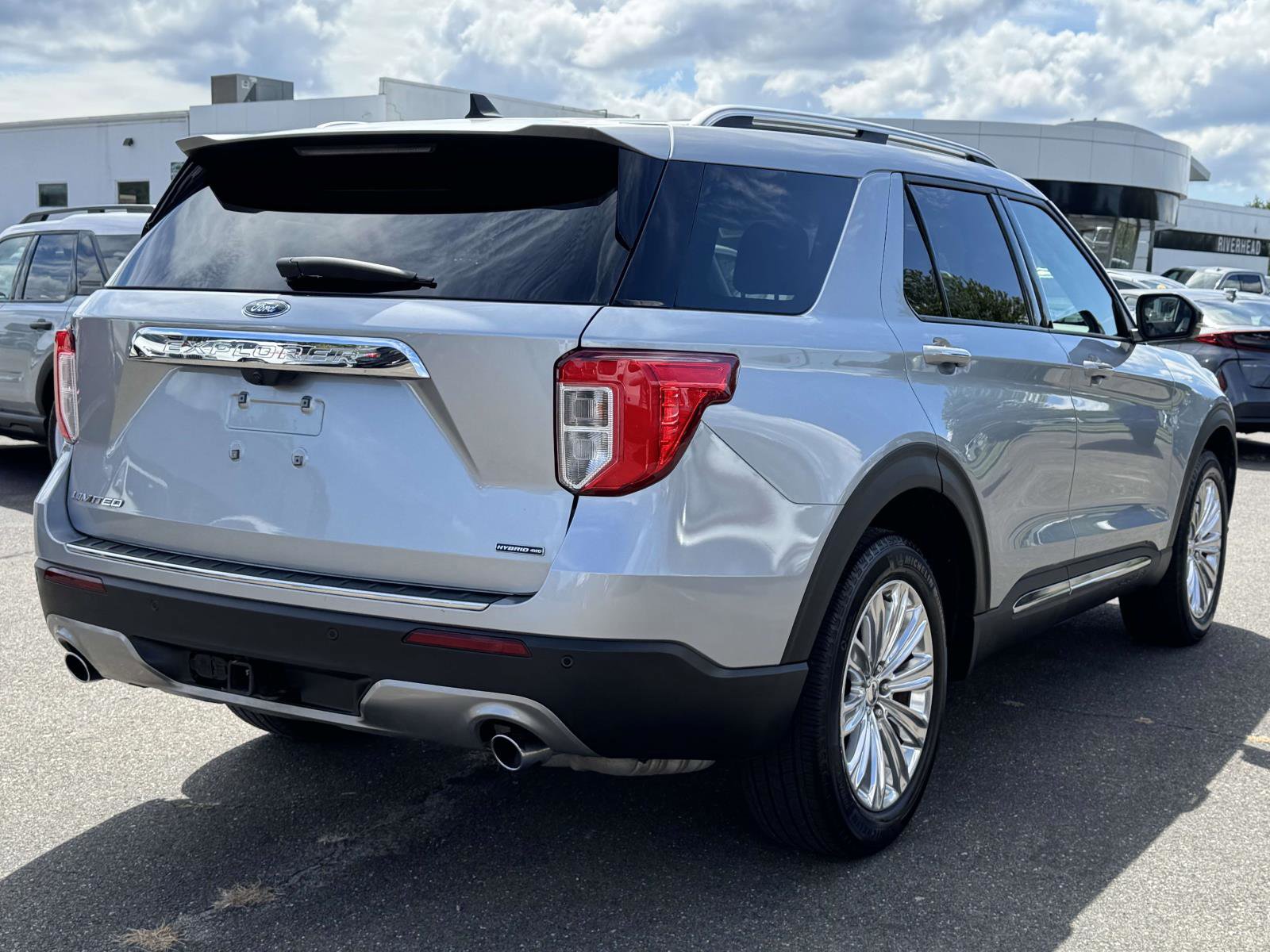 Used 2022 Ford Explorer Limited w/ Hybrid Equipment Group 310A image 3