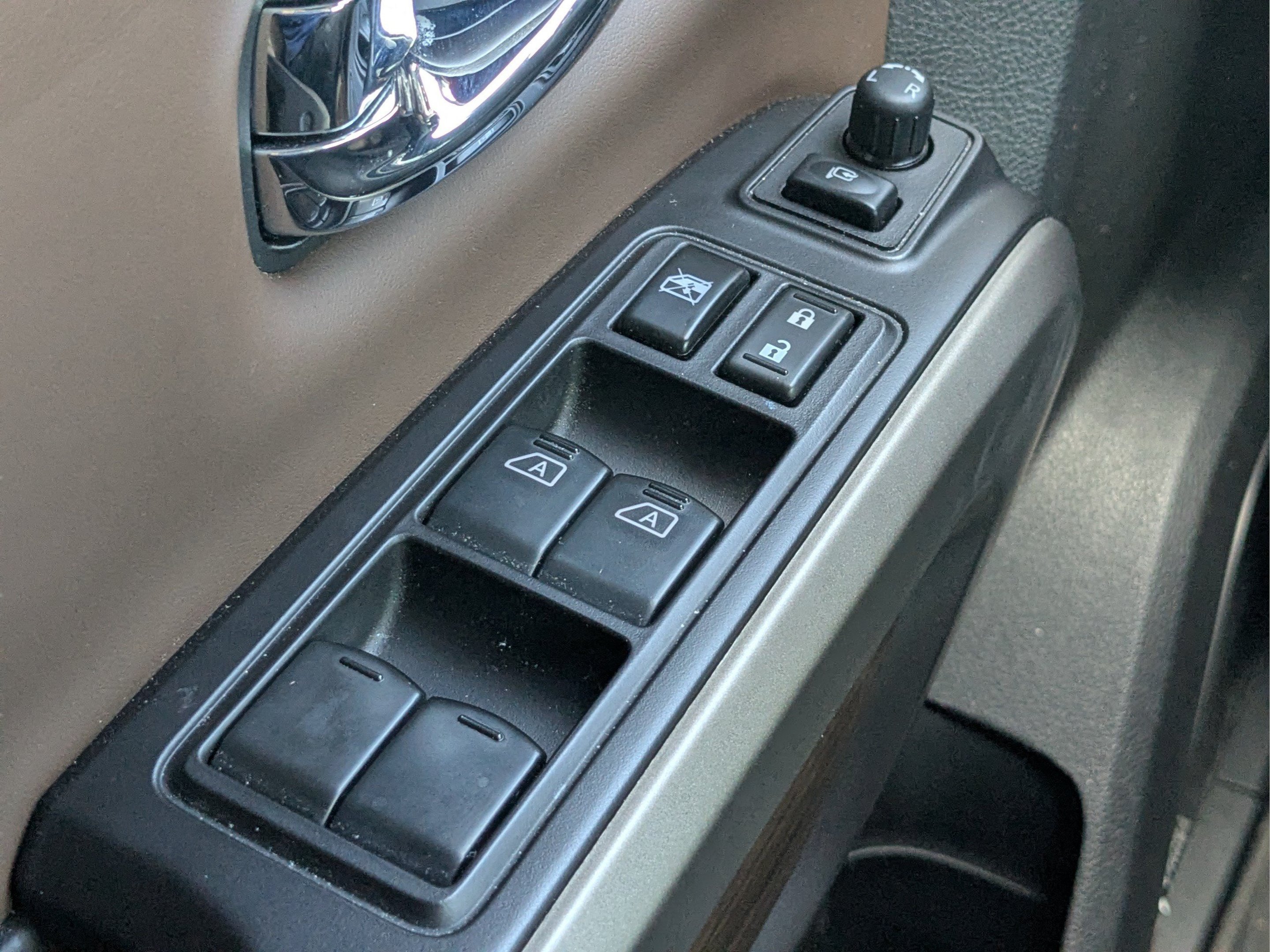 Used 2020 Nissan Titan Platinum Reserve w/ Moonroof Package AWD/4WD image 24