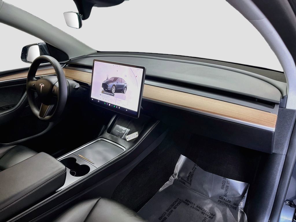 Used 2024 Tesla Model Y Long Range AWD/4WD image 29