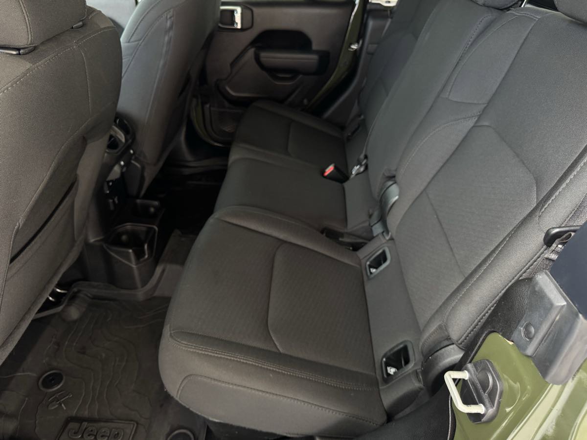 Used 2023 Jeep Gladiator Sport AWD/4WD image 18