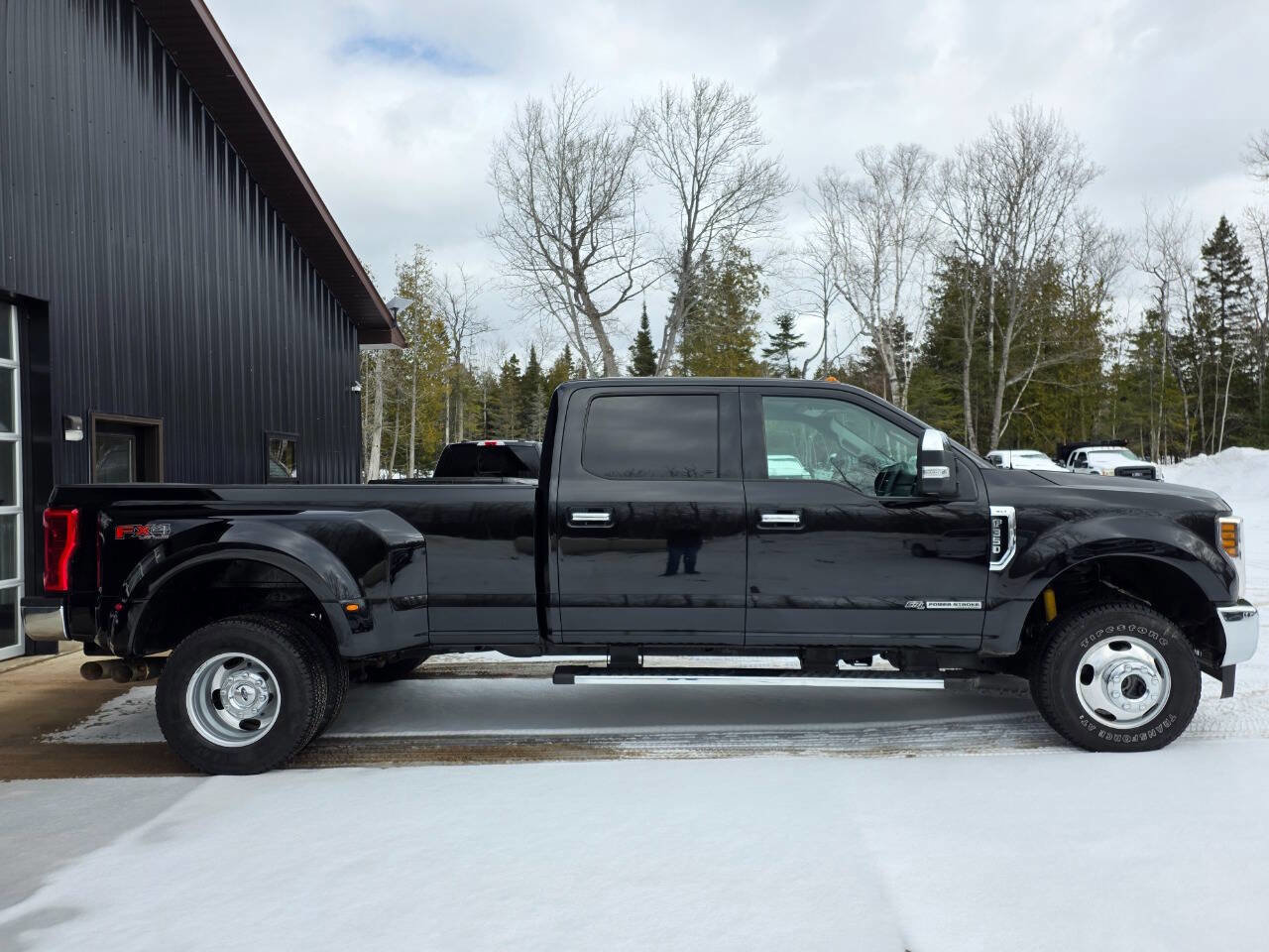 Used 2019 Ford F350 XLT w/ XLT Premium Package image 9