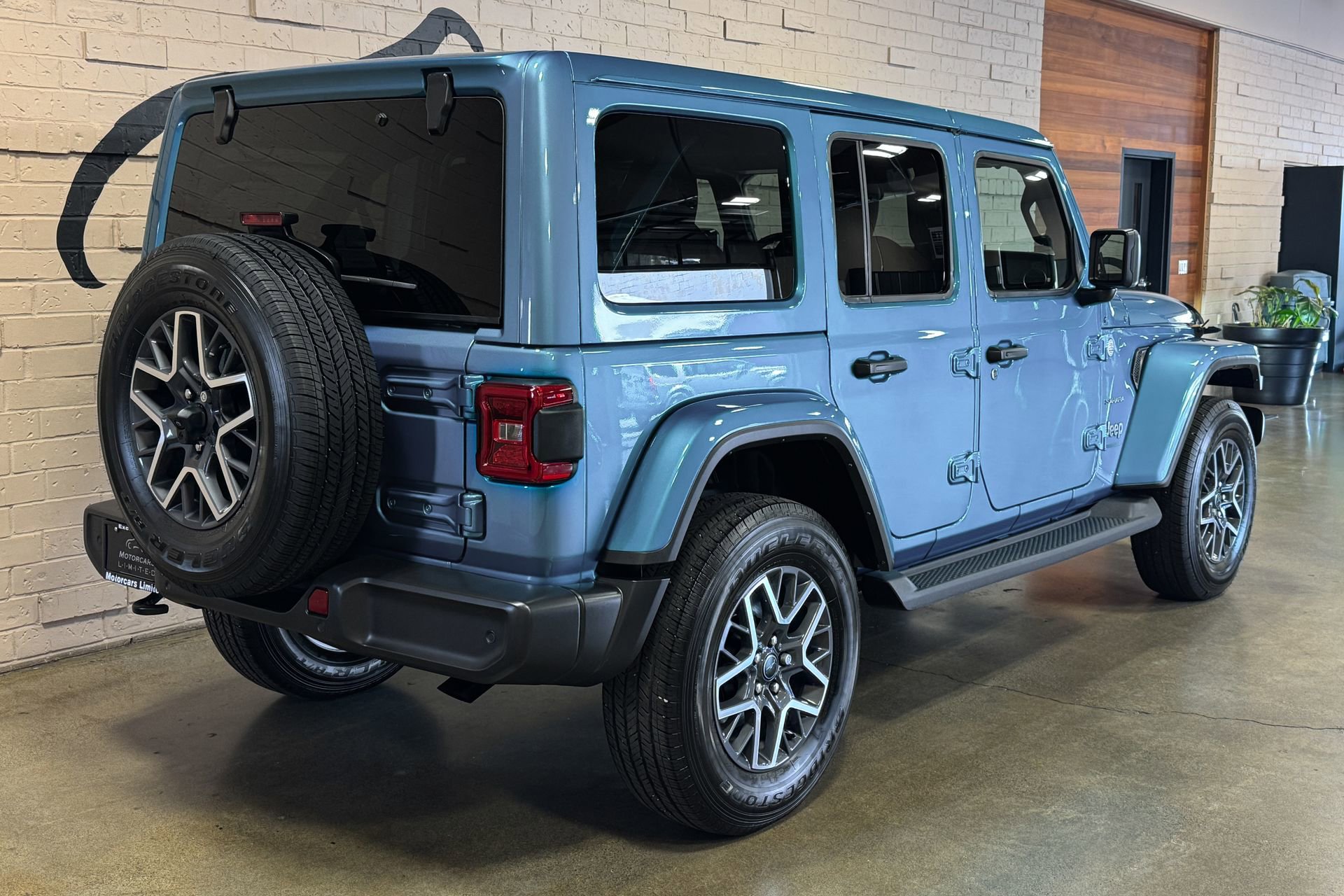 Used 2024 Jeep Wrangler Unlimited Sahara w/ Safety Group AWD/4WD image 5