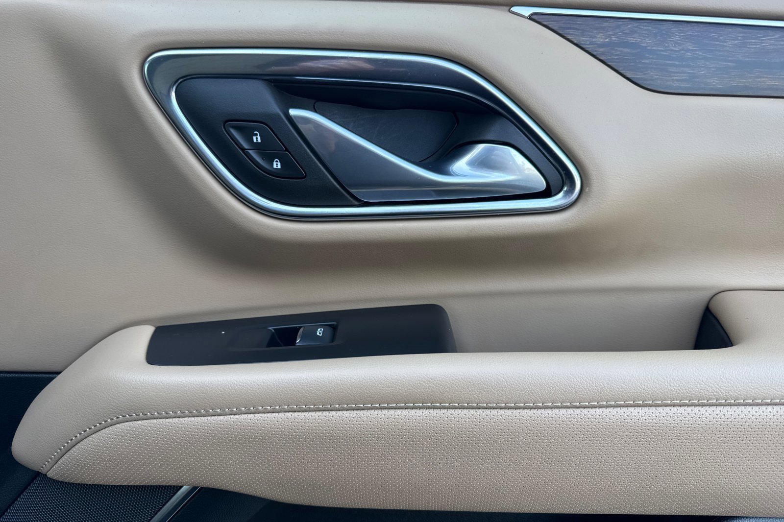 Used 2024 Chevrolet Suburban Premier w/ Texas Edition image 23