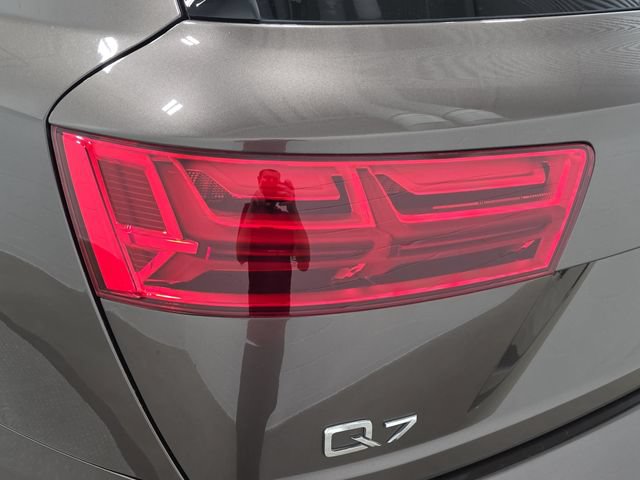 Used 2018 Audi Q7 3.0T Premium Plus w/ Premium Plus Package AWD/4WD image 32