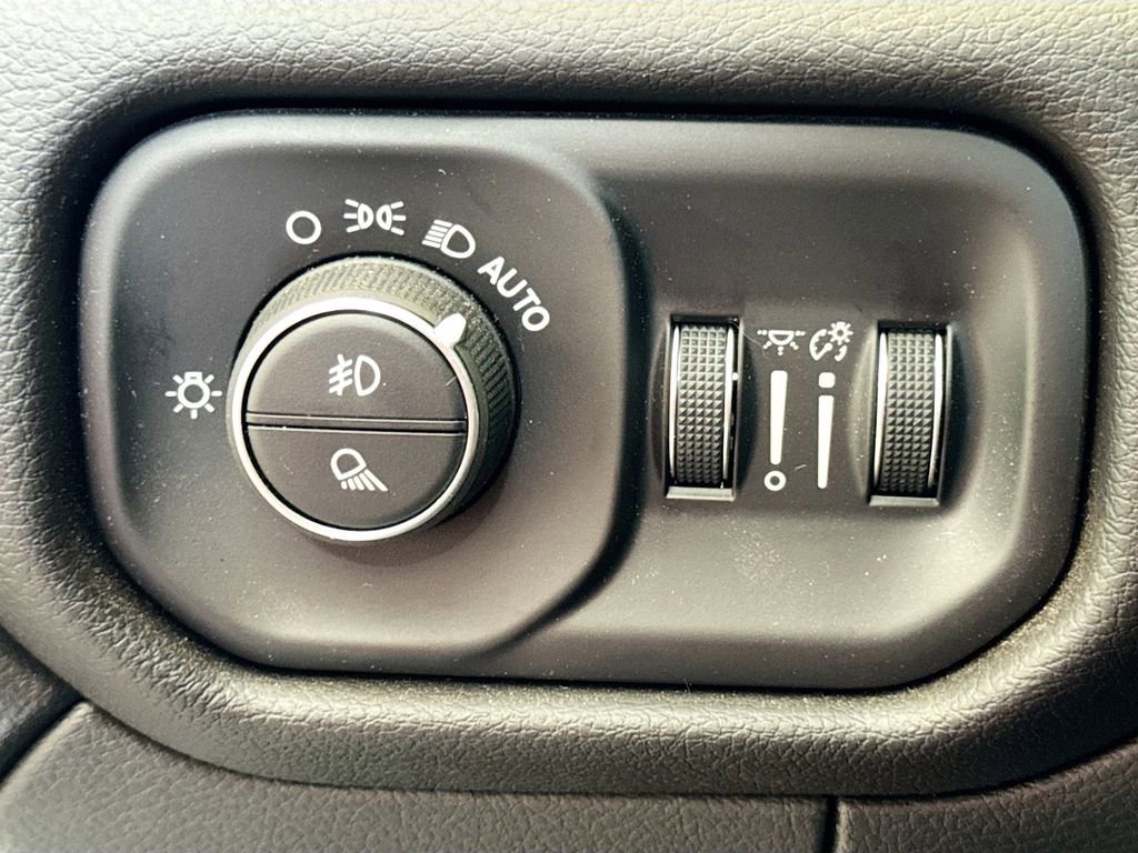 Used 2023 RAM 3500 Laramie AWD/4WD image 12