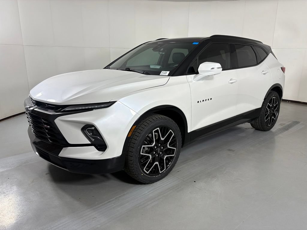 Certified 2023 Chevrolet Blazer RS w/ Driver Confidence II Package FWD image 5