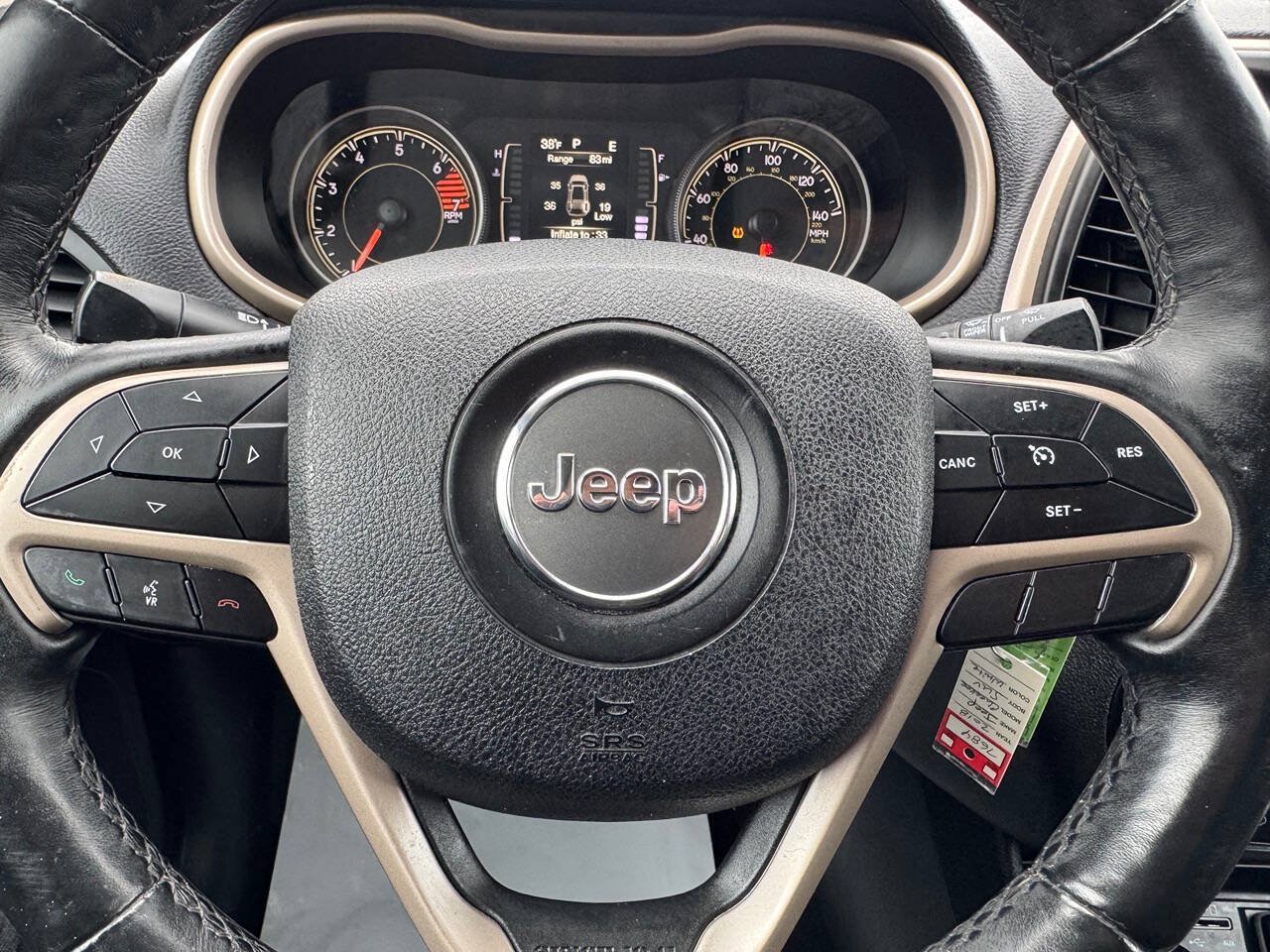Used 2018 Jeep Cherokee Latitude w/ Altitude Package AWD/4WD image 16