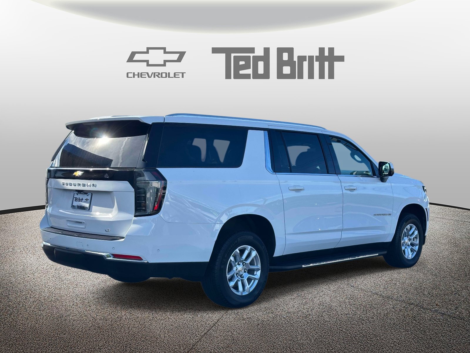Used 2026 Chevrolet Suburban LT w/ Comfort Package AWD/4WD image 4