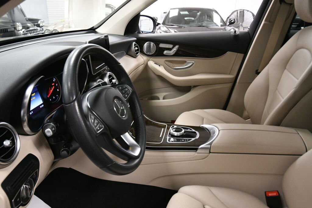 Used 2018 Mercedes-Benz GLC 300 4MATIC image 21