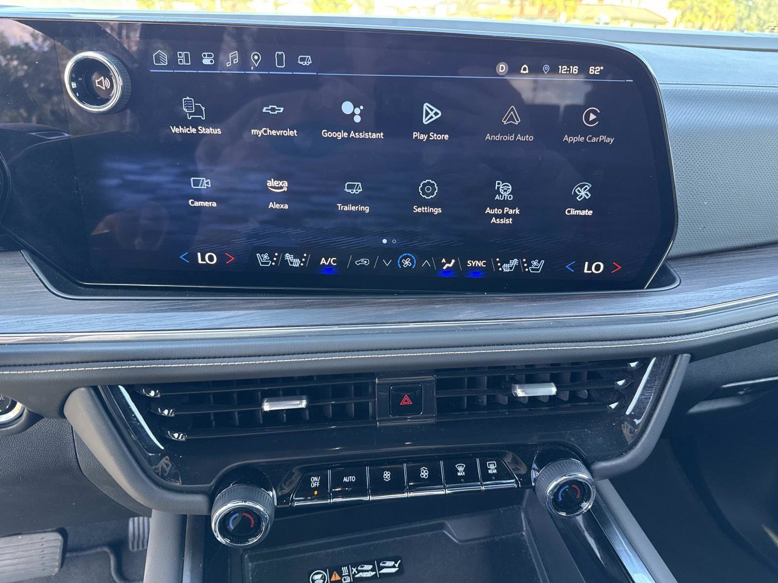 Used 2025 Chevrolet Suburban Premier image 27