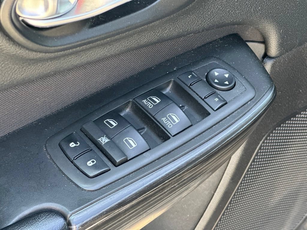 Used 2014 Jeep Cherokee Latitude w/ Comfort/Convenience Group AWD/4WD image 15