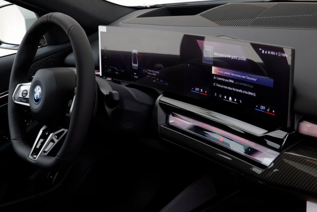 New 2026 BMW 550e xDrive w/ Premium Package image 21