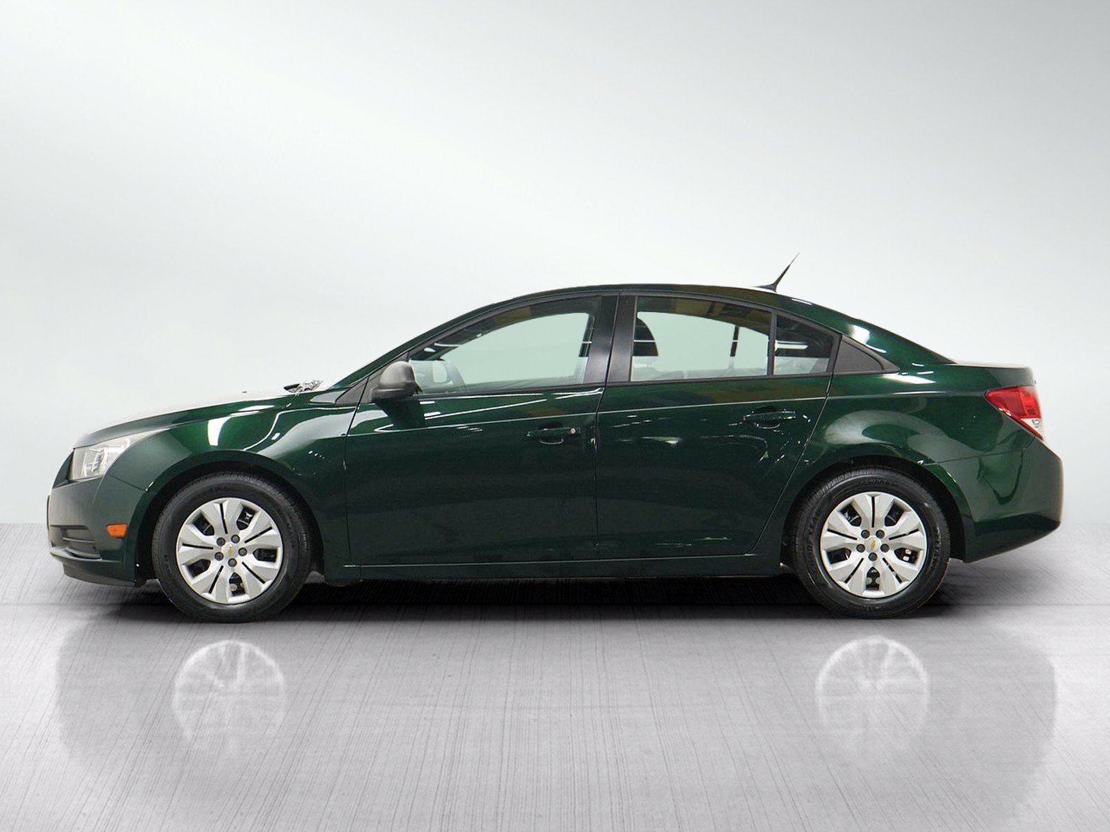 Used 2014 Chevrolet Cruze LS FWD image 2