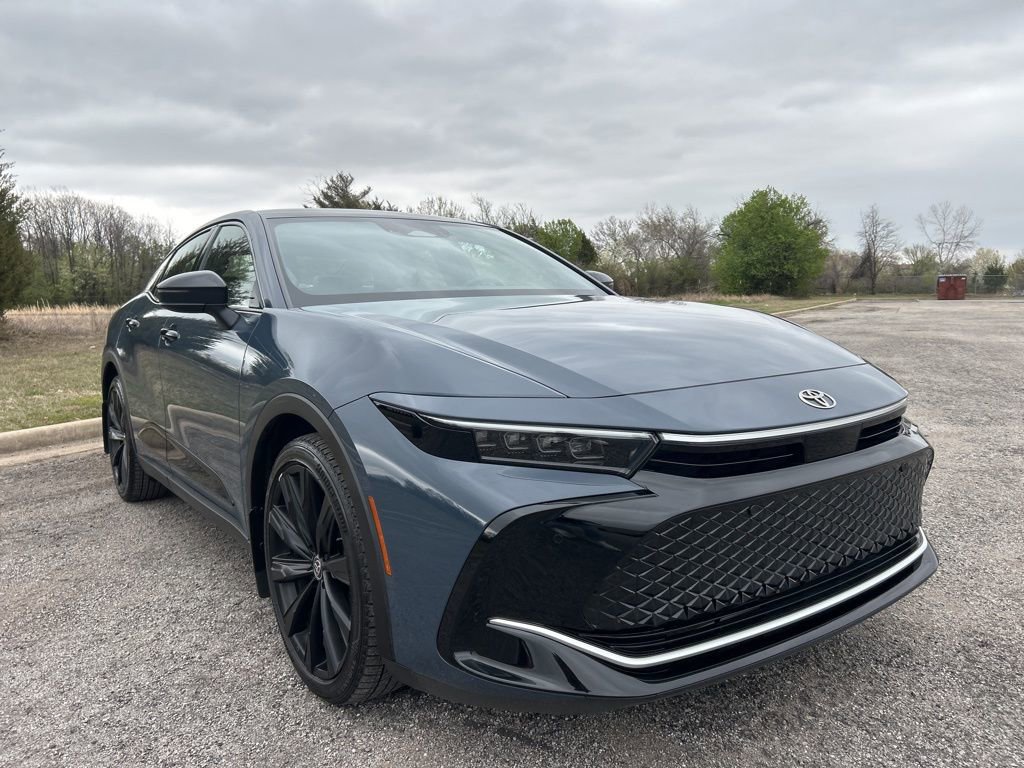 Used 2026 Toyota Crown Nightshade image 3