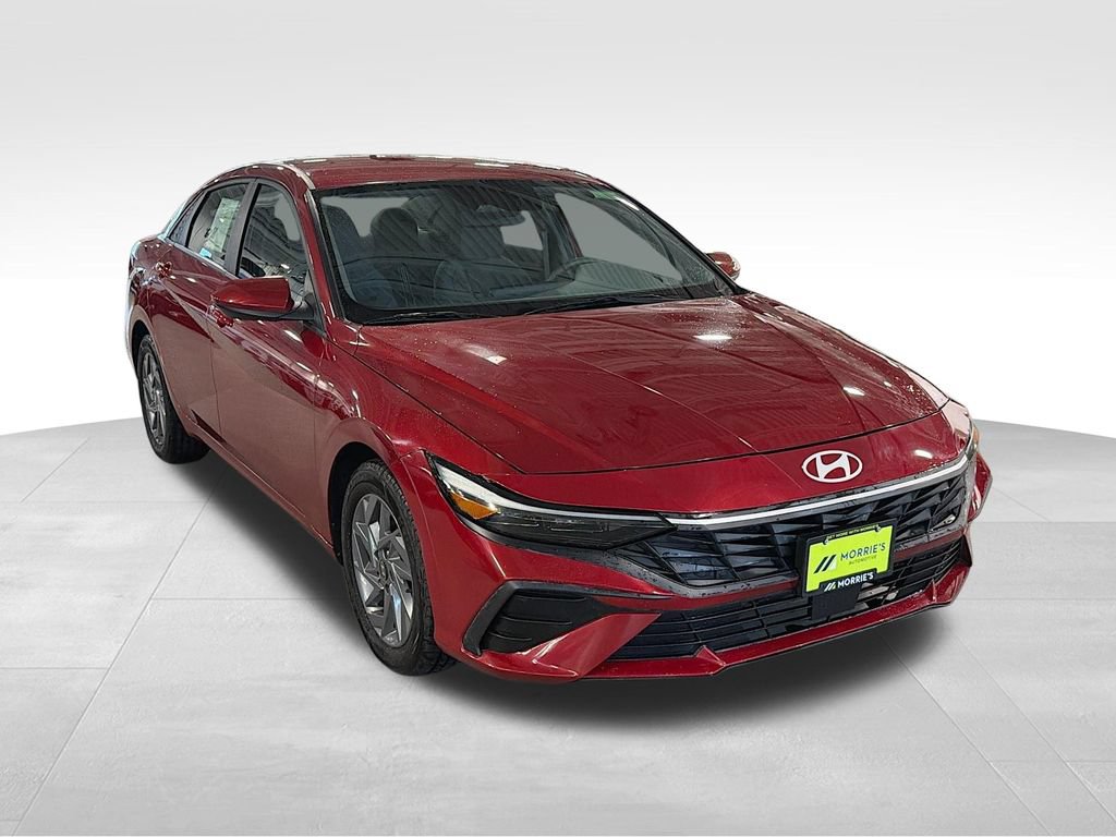 Used 2024 Hyundai Elantra SEL FWD image 3