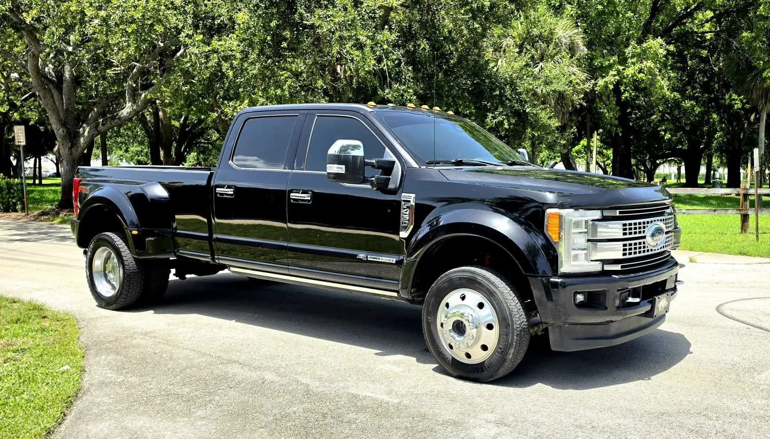 Used 2017 Ford F450 Platinum w/ Platinum Ultimate Package AWD/4WD image 3